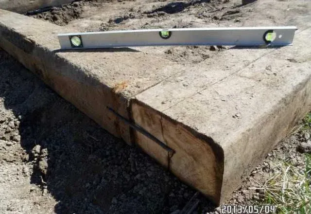 Фундамент гаража из шпал